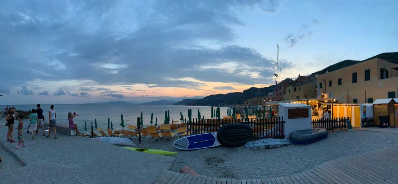 #subitoalmare * Varigotti